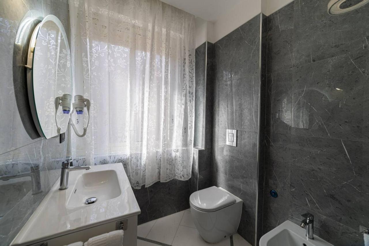 Apartments Hotel Real Suite Napoli Chiaia Mergellina Eksteriør billede