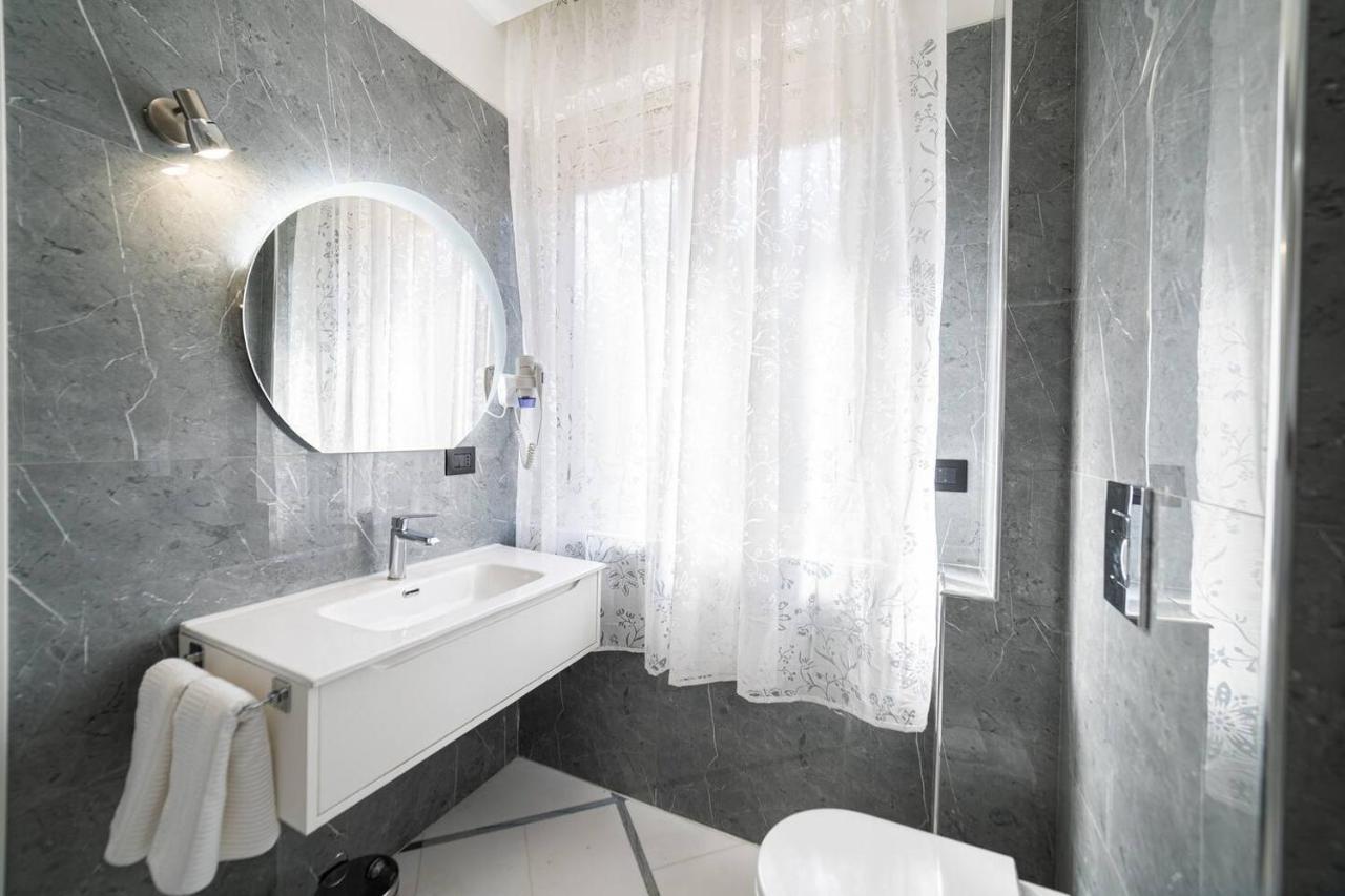 Apartments Hotel Real Suite Napoli Chiaia Mergellina Eksteriør billede