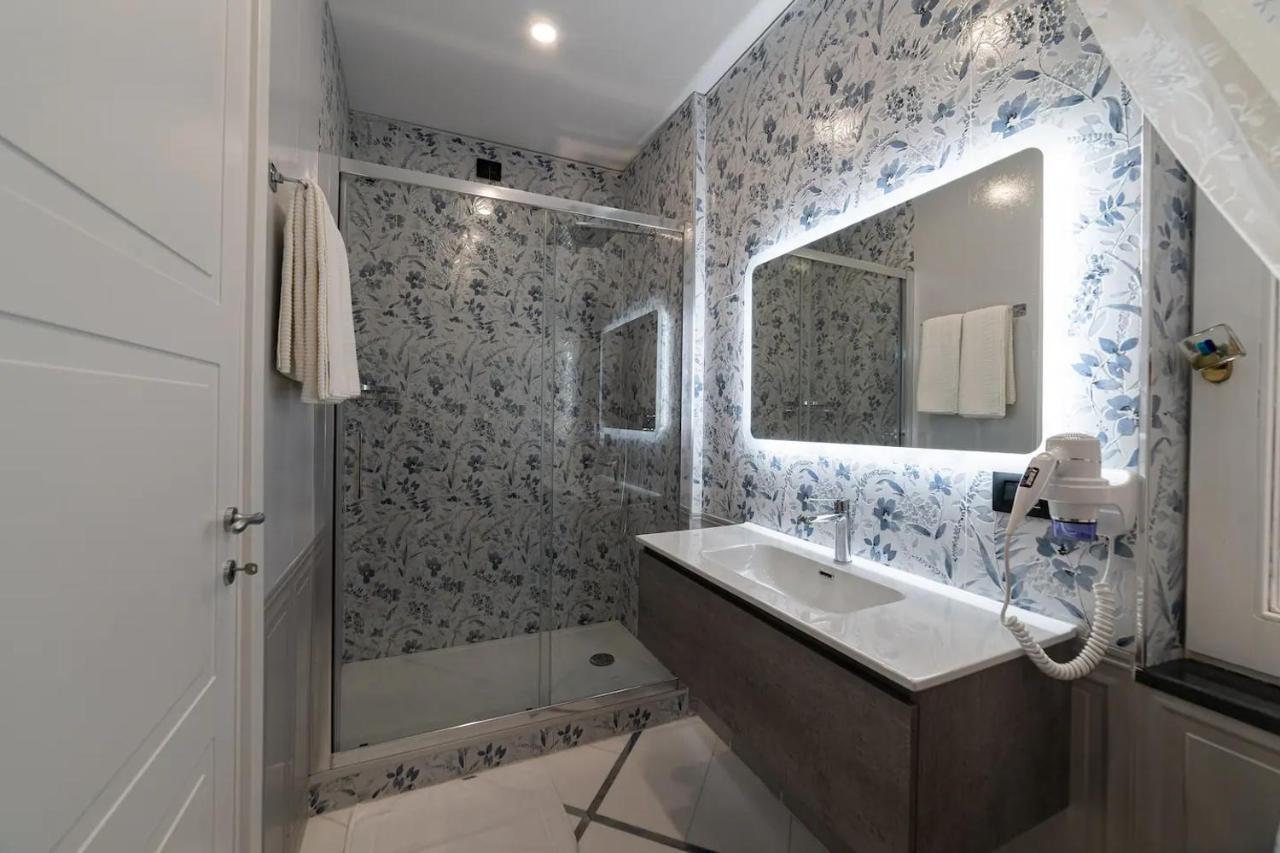 Apartments Hotel Real Suite Napoli Chiaia Mergellina Eksteriør billede