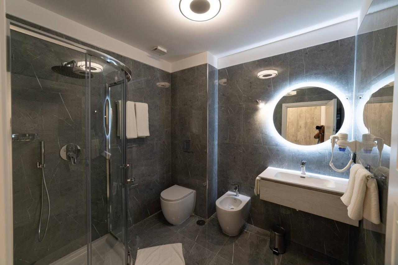 Apartments Hotel Real Suite Napoli Chiaia Mergellina Eksteriør billede