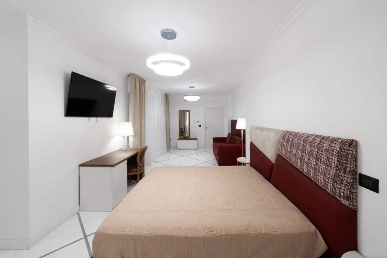 Apartments Hotel Real Suite Napoli Chiaia Mergellina Eksteriør billede